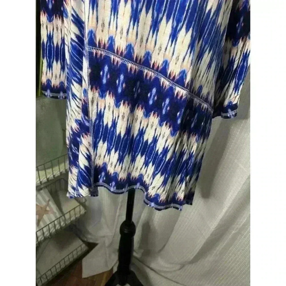 Chicos Zenergy Women’s 1 US M Blue Asymmetrical 3/4 Roll Tab Sleeve Tunic Top - Picture 3 of 11